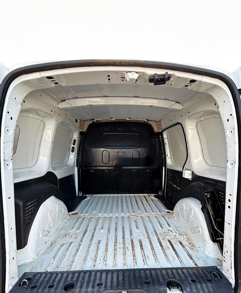 فان المدمجة Mercedes Benz Citan 111 cdi Long 3 posti: صور 12 فان المدمجة Mercedes Benz Citan 111 cdi Long 3 posti: صور 12