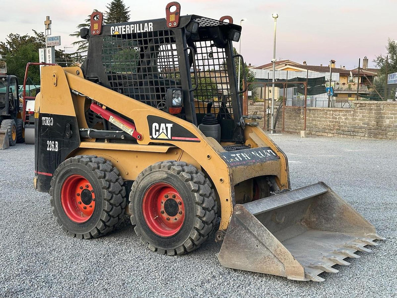 Caterpillar 226BHF - اللودر المجنزر صغير: صور 1 Caterpillar 226BHF - اللودر المجنزر صغير: صور 1