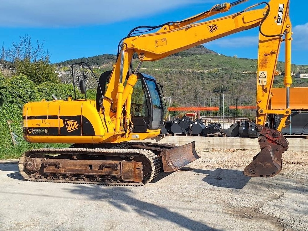 JCB JS130 - حفارات زحافة: صور 1 JCB JS130 - حفارات زحافة: صور 1