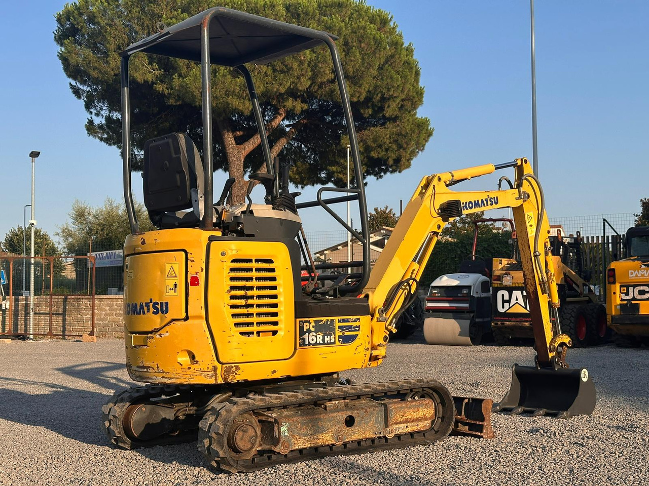 KOMATSU PC16R-3HS - حفارة مصغرة: صور 3 KOMATSU PC16R-3HS - حفارة مصغرة: صور 3