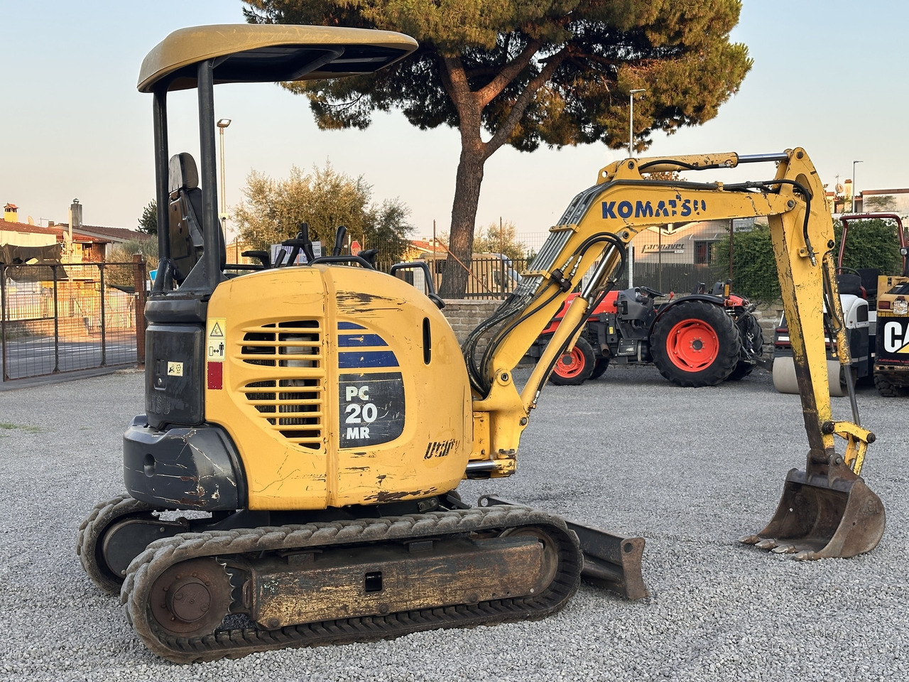 KOMATSU PC20MR-2 - حفارة مصغرة: صور 3 KOMATSU PC20MR-2 - حفارة مصغرة: صور 3