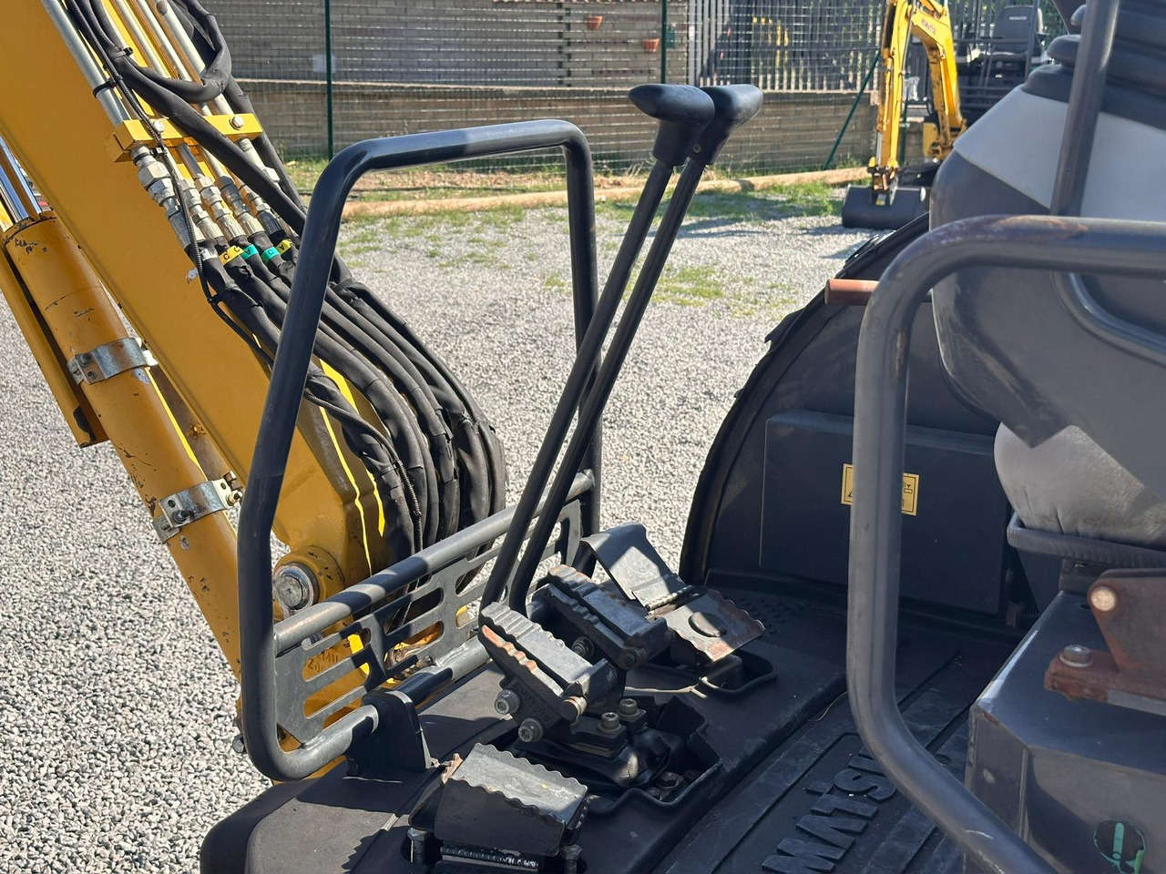 KOMATSU PC26MR-3 إيجار KOMATSU PC26MR-3: صور 11