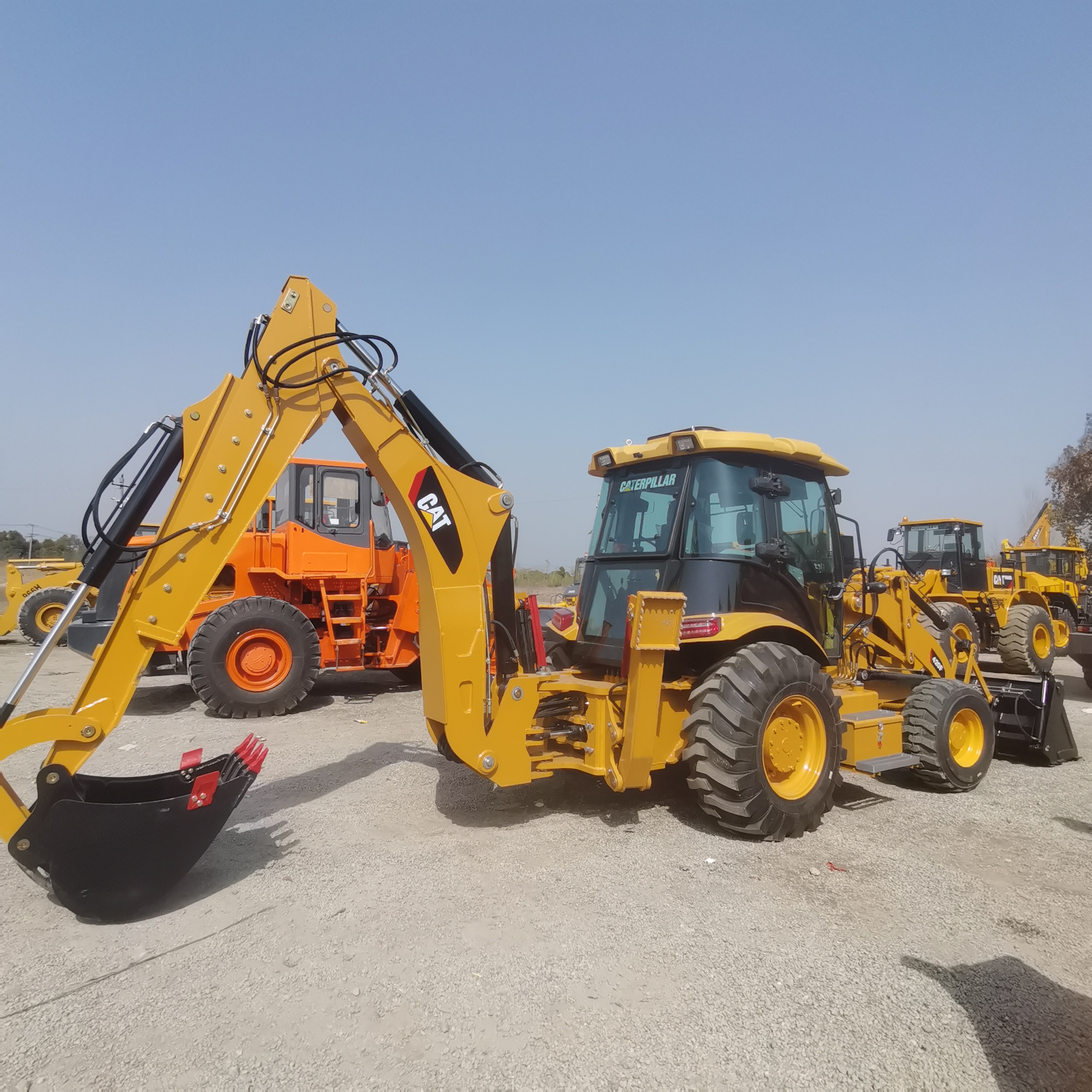 CATERPILLAR 420F - حفار متعدد الاستخدام: صور 1 CATERPILLAR 420F - حفار متعدد الاستخدام: صور 1