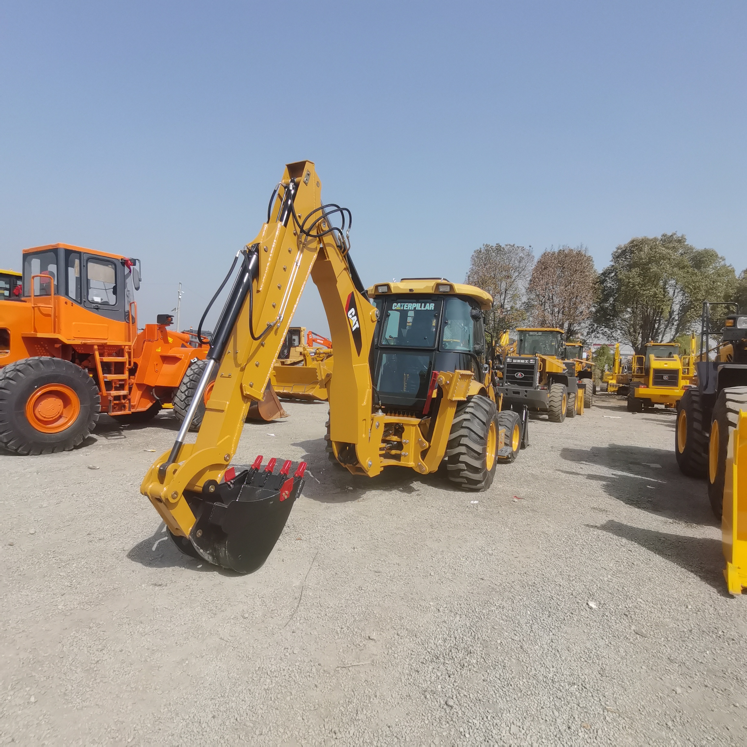 CATERPILLAR 420F - حفار متعدد الاستخدام: صور 2 CATERPILLAR 420F - حفار متعدد الاستخدام: صور 2