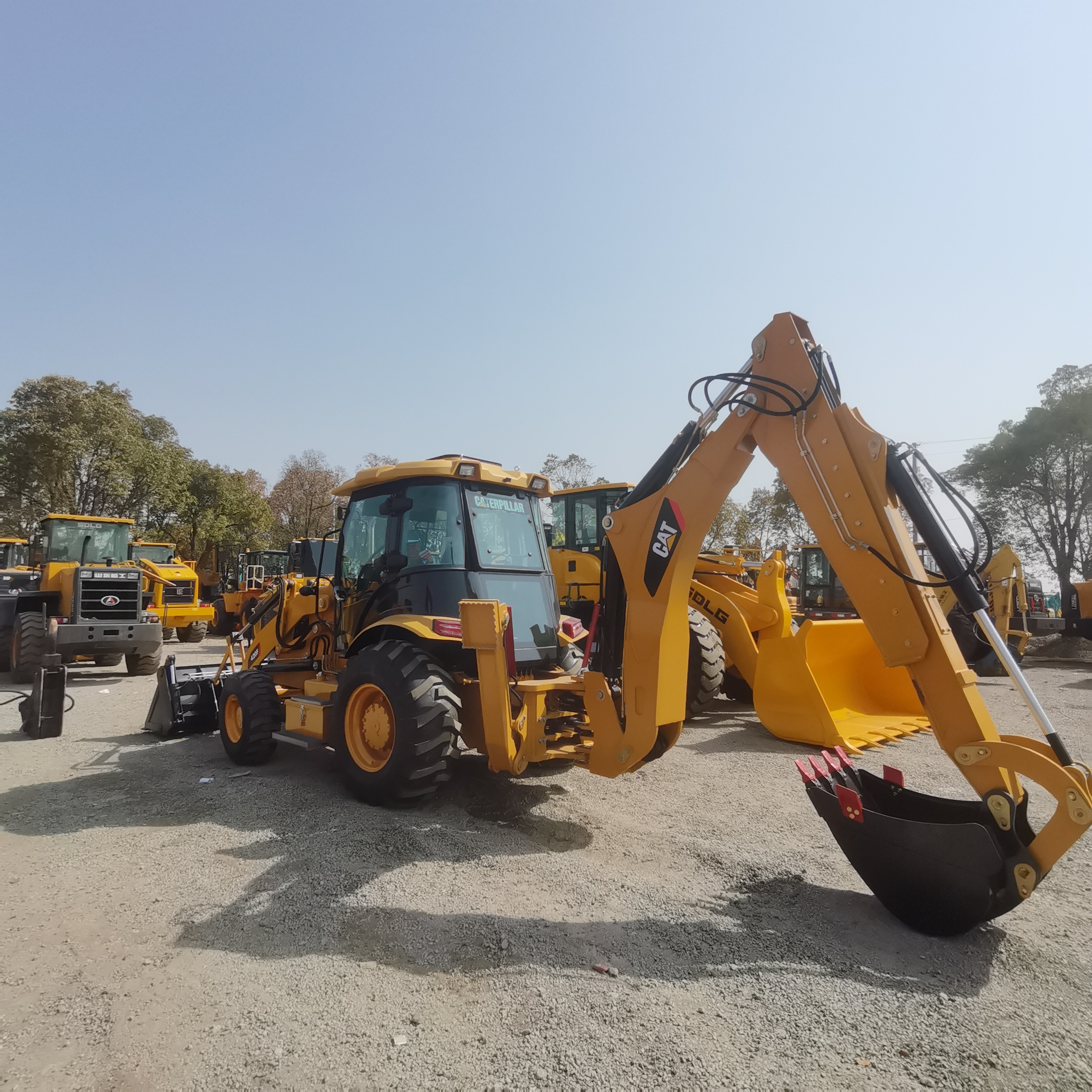 CATERPILLAR 420F - حفار متعدد الاستخدام: صور 3 CATERPILLAR 420F - حفار متعدد الاستخدام: صور 3