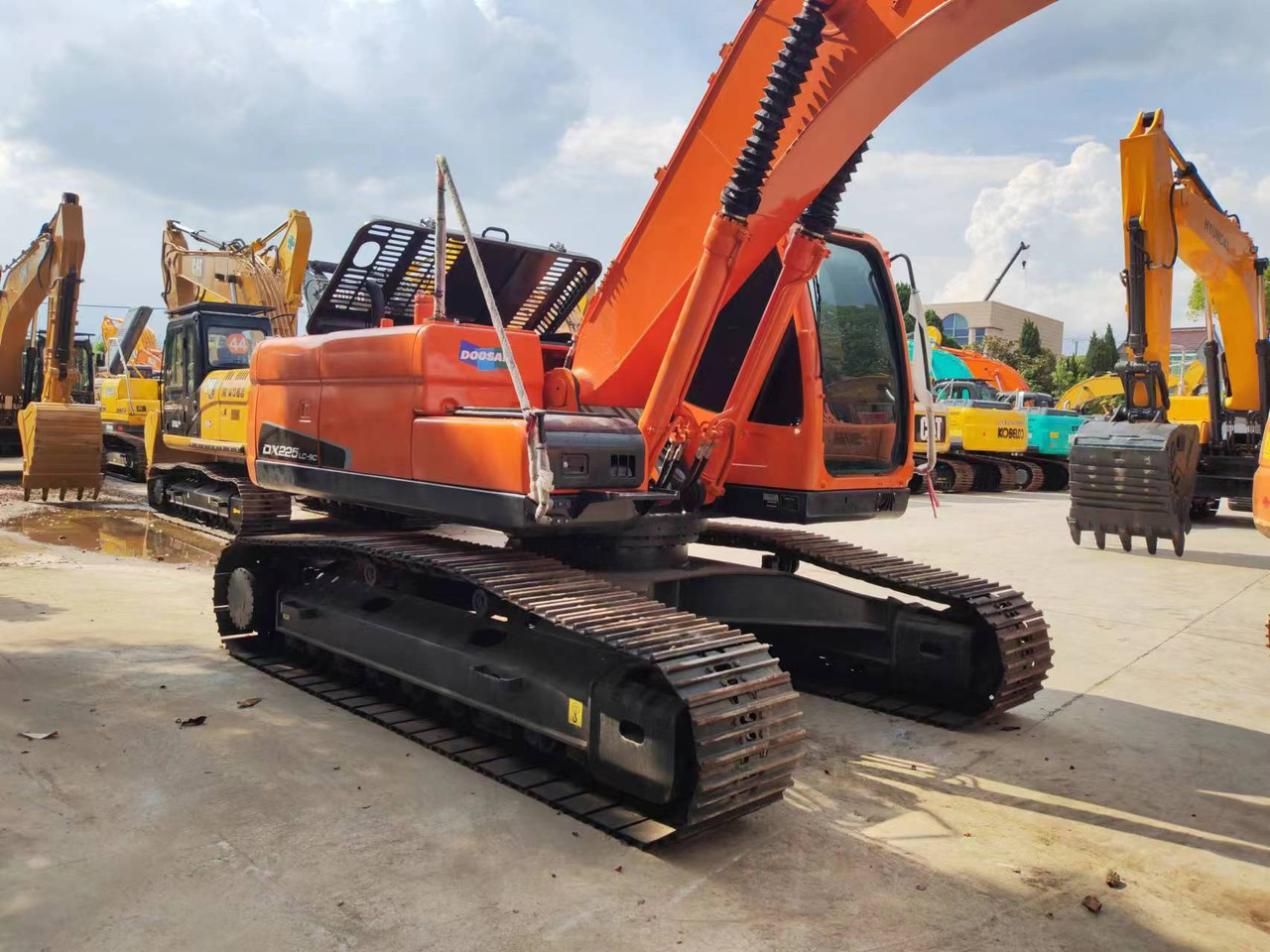 DOOSAN DX225 - حفارات زحافة: صور 5 DOOSAN DX225 - حفارات زحافة: صور 5