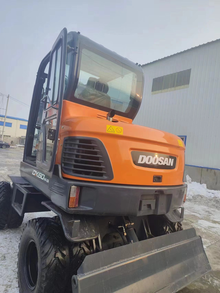 DOOSAN DX60w-9c - حفارة مصغرة: صور 3 DOOSAN DX60w-9c - حفارة مصغرة: صور 3