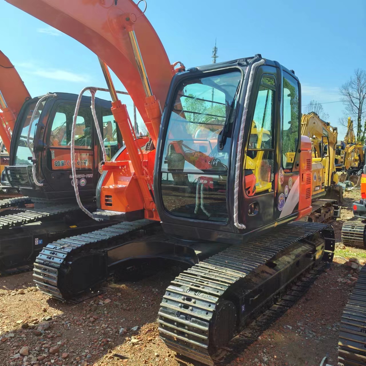 HITACHI ZX135 - حفارات زحافة: صور 3 HITACHI ZX135 - حفارات زحافة: صور 3