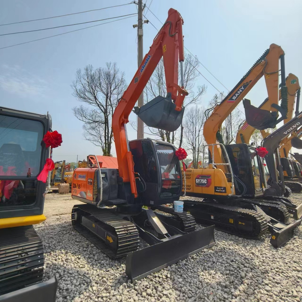 HITACHI ZX200 - حفارات زحافة: صور 1 HITACHI ZX200 - حفارات زحافة: صور 1