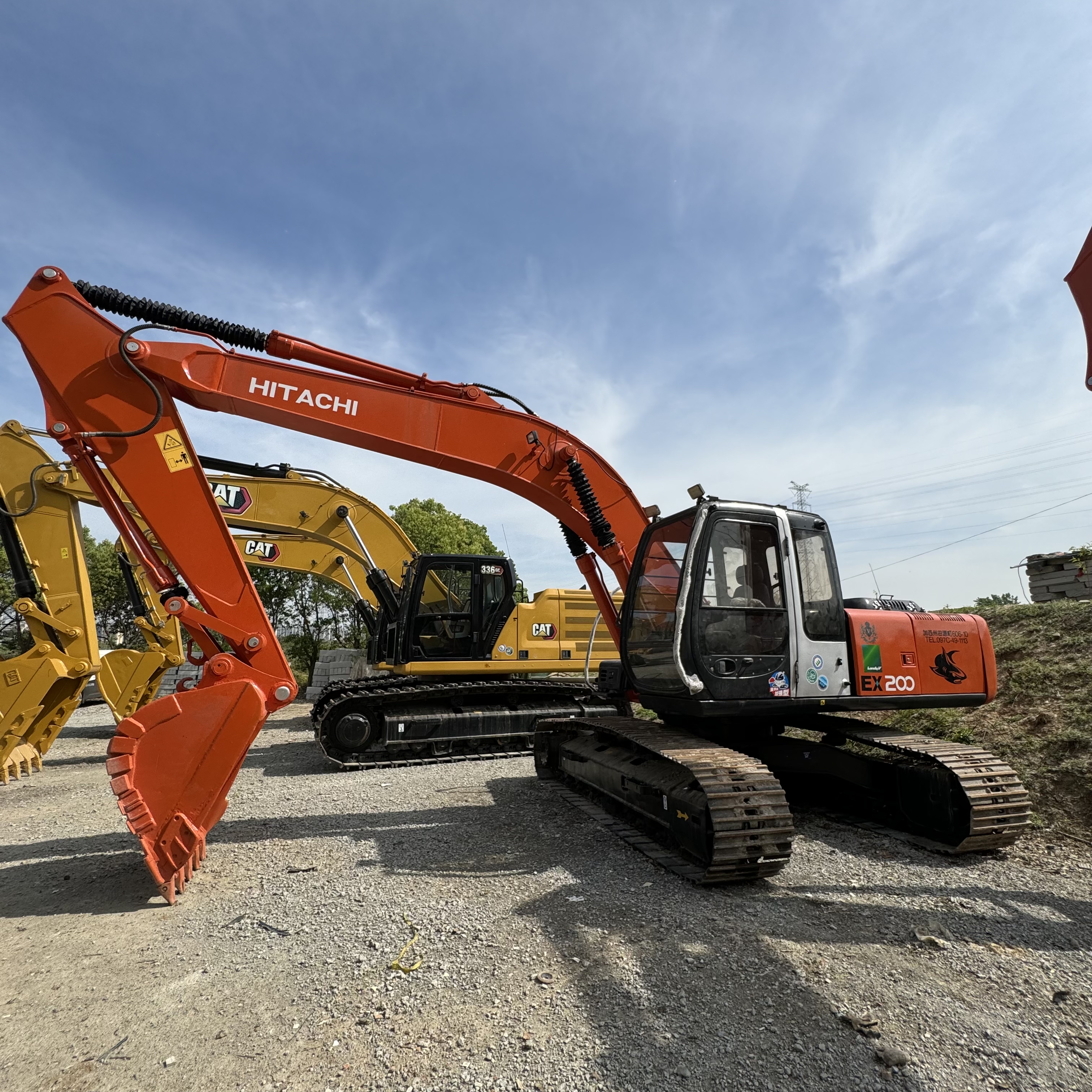 HITACHI ZX200 - حفارات زحافة: صور 1 HITACHI ZX200 - حفارات زحافة: صور 1