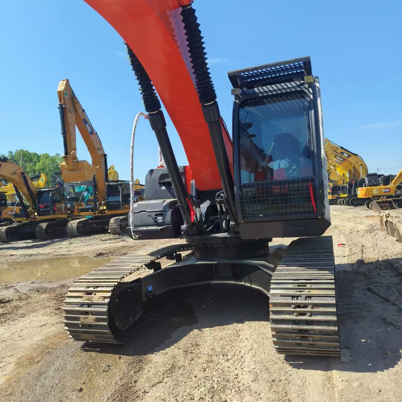 HITACHI ZX240 - حفارات زحافة: صور 5 HITACHI ZX240 - حفارات زحافة: صور 5