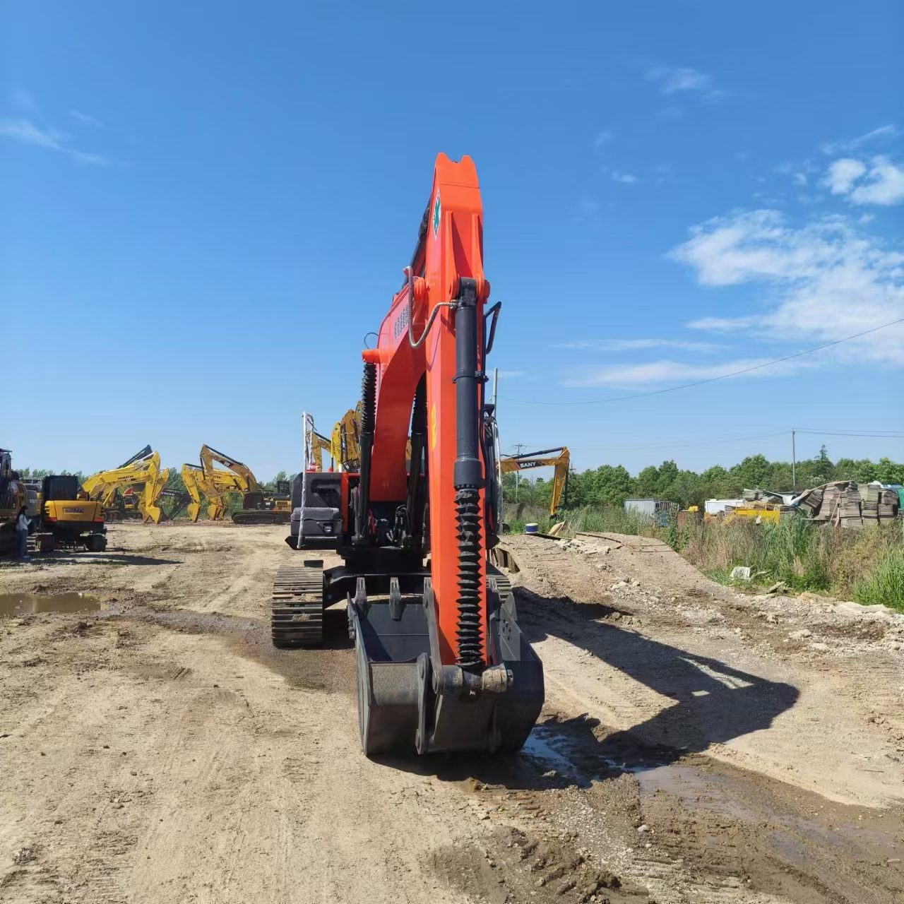 HITACHI ZX240 - حفارات زحافة: صور 3 HITACHI ZX240 - حفارات زحافة: صور 3