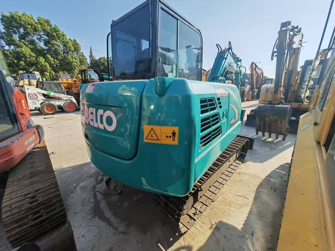 KOBELCO SK60 - حفارات زحافة: صور 4 KOBELCO SK60 - حفارات زحافة: صور 4
