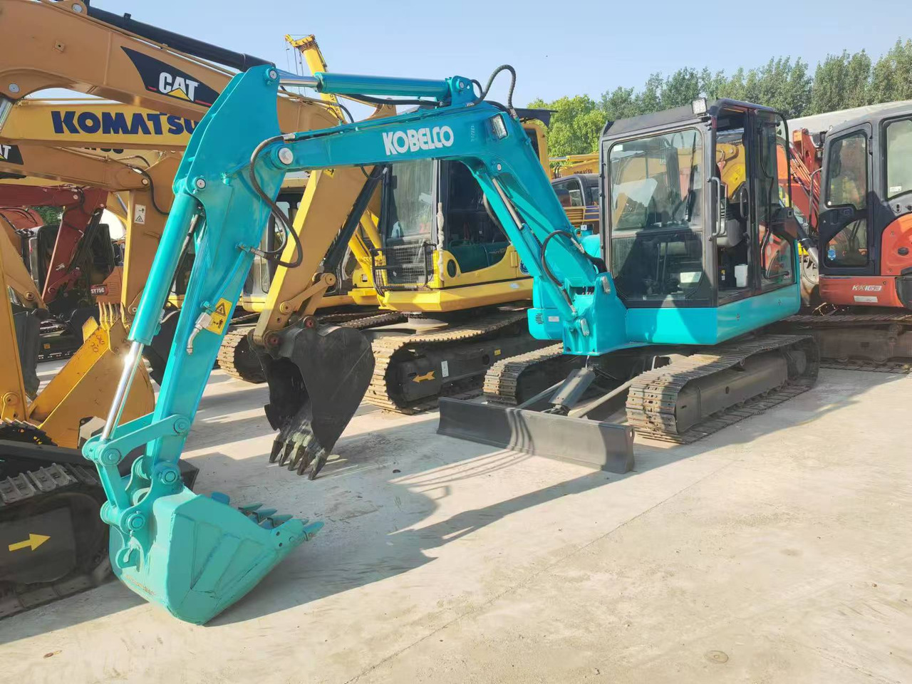 KOBELCO SK60 - حفارات زحافة: صور 3 KOBELCO SK60 - حفارات زحافة: صور 3