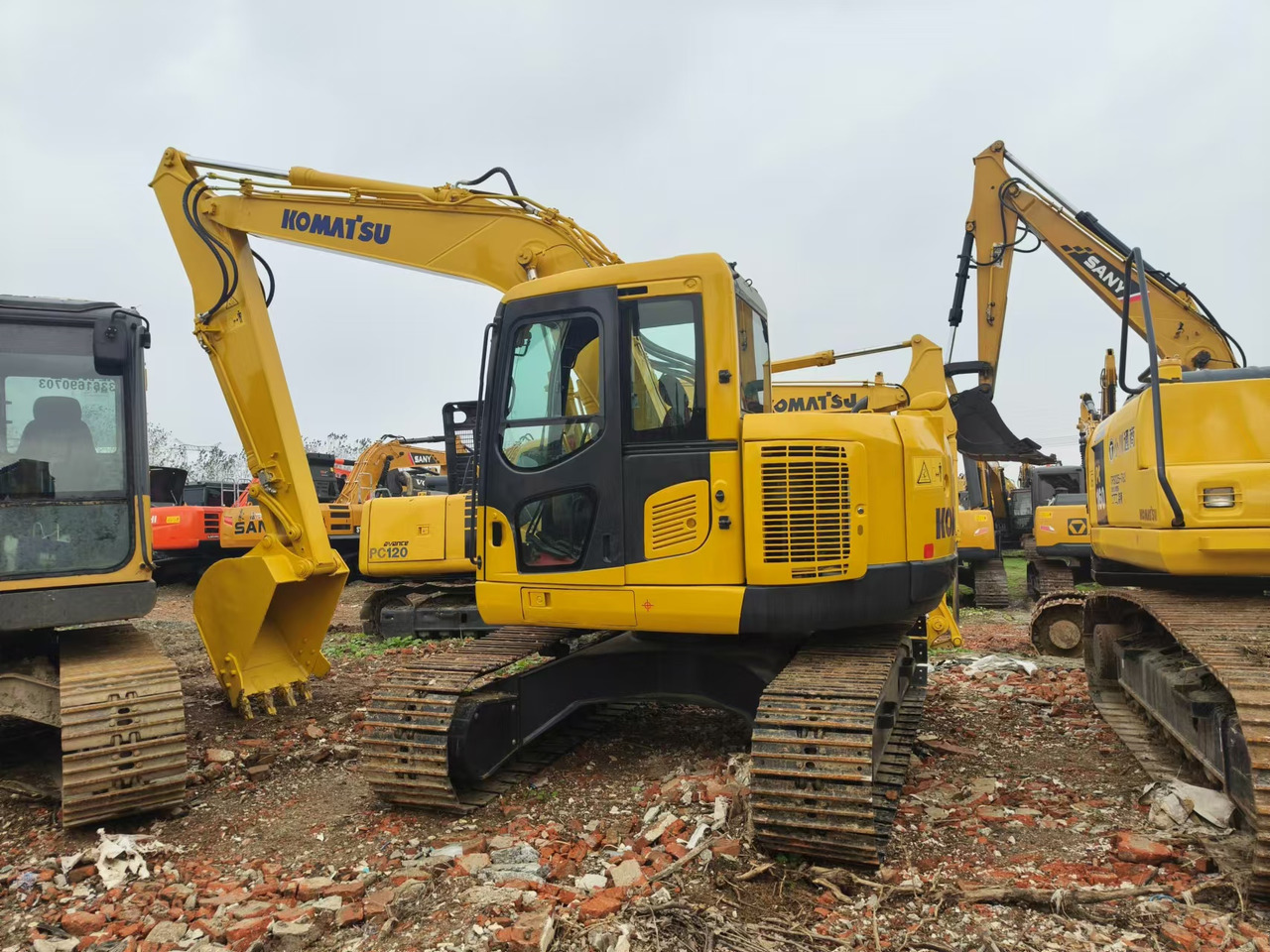 KOMATSU PC138US - حفارات زحافة: صور 2 KOMATSU PC138US - حفارات زحافة: صور 2