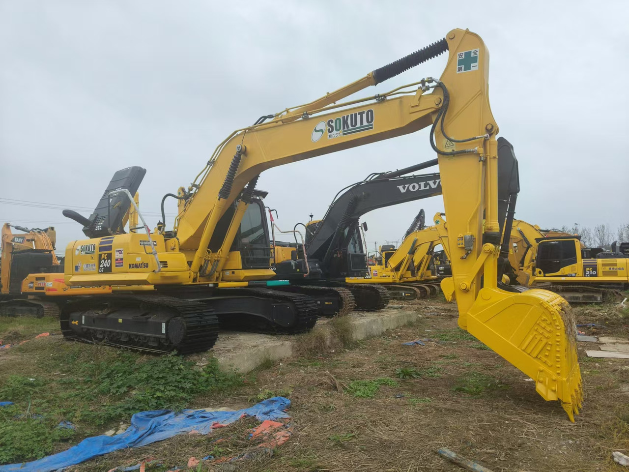 KOMATSU PC240LC-8 - حفارات زحافة: صور 2 KOMATSU PC240LC-8 - حفارات زحافة: صور 2