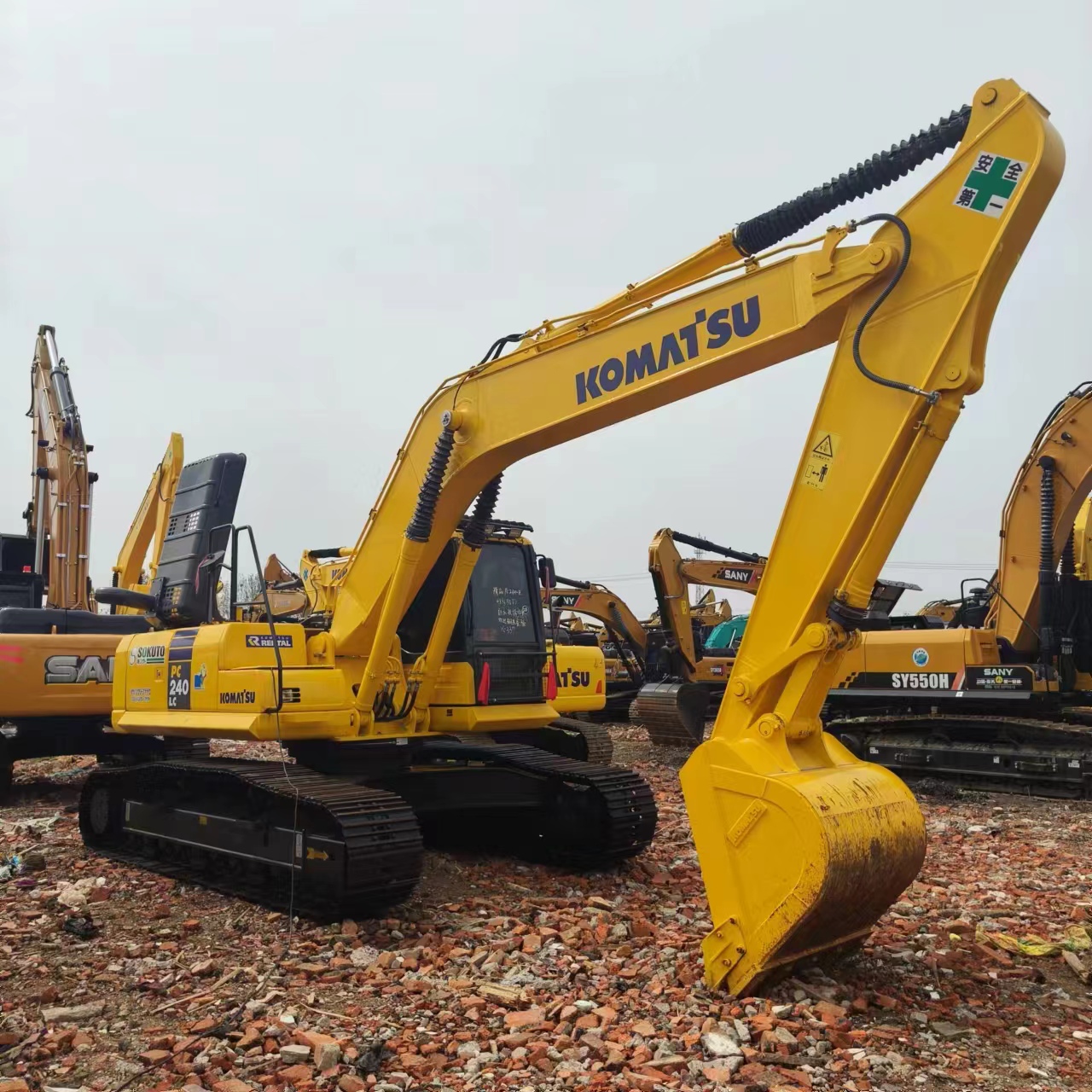 KOMATSU PC240 - حفارات زحافة: صور 3 KOMATSU PC240 - حفارات زحافة: صور 3