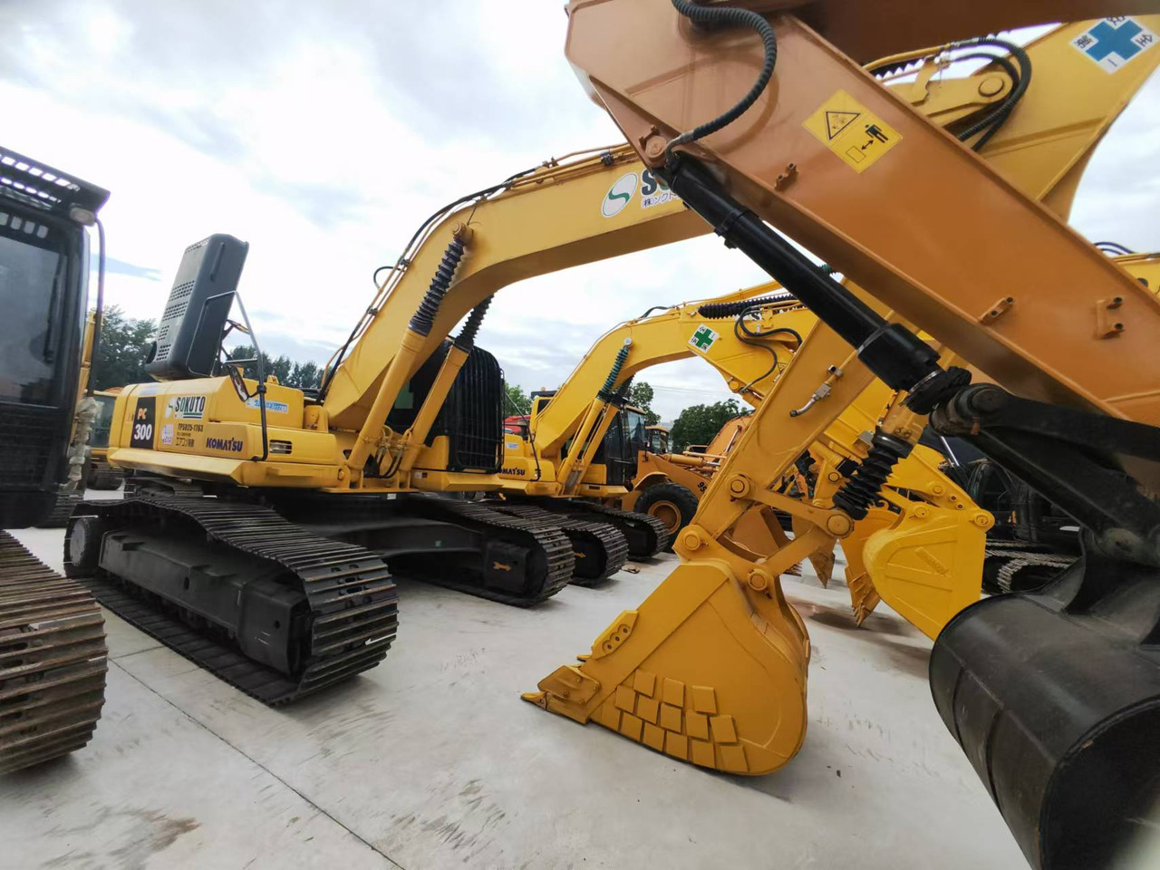 KOMATSU PC300 - حفارات زحافة: صور 5 KOMATSU PC300 - حفارات زحافة: صور 5