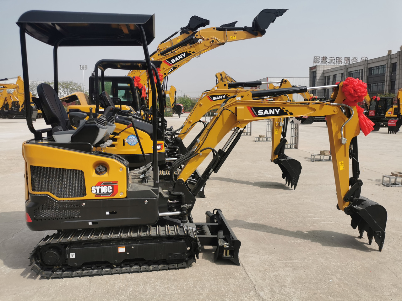 SANY SY16 - حفارات زحافة: صور 1 SANY SY16 - حفارات زحافة: صور 1