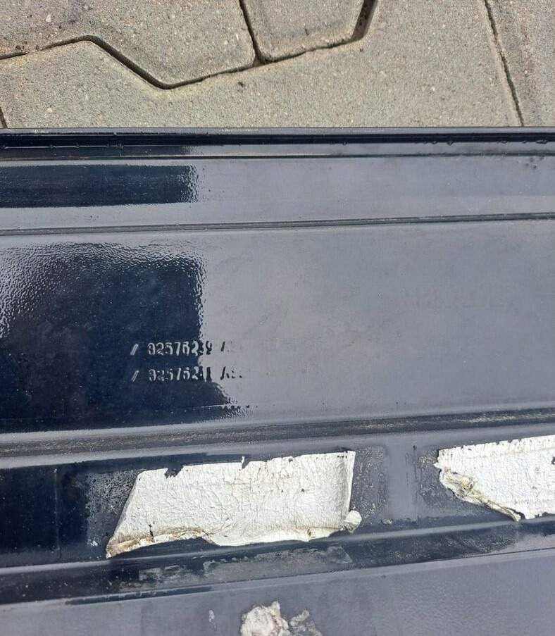 KLAPA SCHOWKA DRZWICZKI PRAWE Renault GAMA RANGE T - هيكل السيارة الخارجية - شاحنة: صور 3 KLAPA SCHOWKA DRZWICZKI PRAWE Renault GAMA RANGE T - هيكل السيارة الخارجية - شاحنة: صور 3