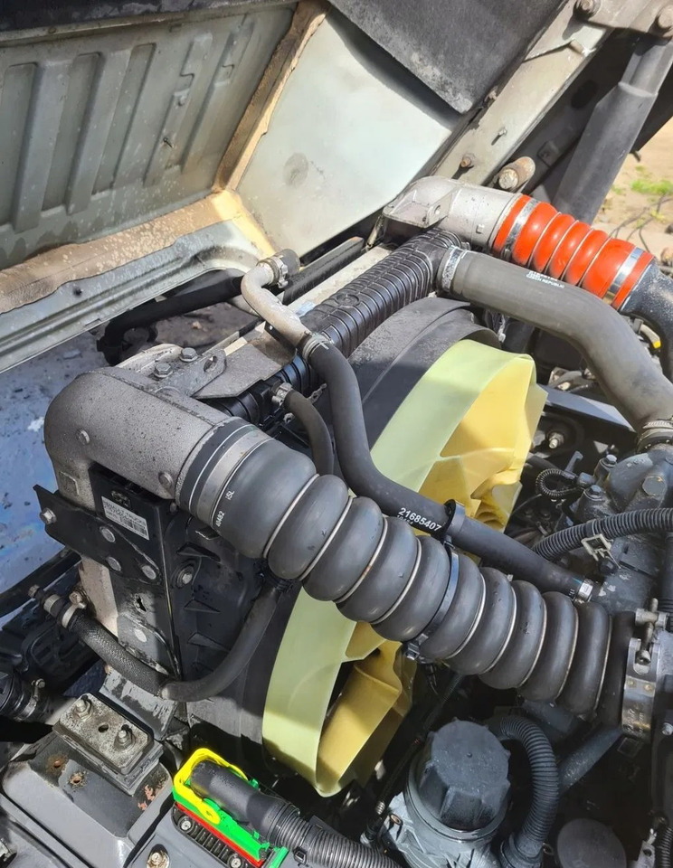 KOMPLET CHŁODNIC CHŁODNICA INTERCOOLER RENAULT GAMA DTI 8 VOLVO FL D8K 21675454 21657617 - المشعاع: صور 1 KOMPLET CHŁODNIC CHŁODNICA INTERCOOLER RENAULT GAMA DTI 8 VOLVO FL D8K 21675454 21657617 - المشعاع: صور 1