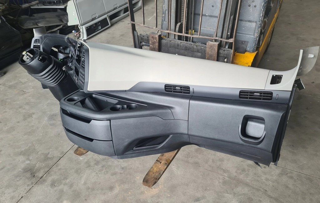 KONSOLA KOMPLETNA KOKPIT DESKA ROZDZIELCZA STELAŻ FORD F-MAX 500 TRUCKS - لوحة القيادة: صور 3 KONSOLA KOMPLETNA KOKPIT DESKA ROZDZIELCZA STELAŻ FORD F-MAX 500 TRUCKS - لوحة القيادة: صور 3