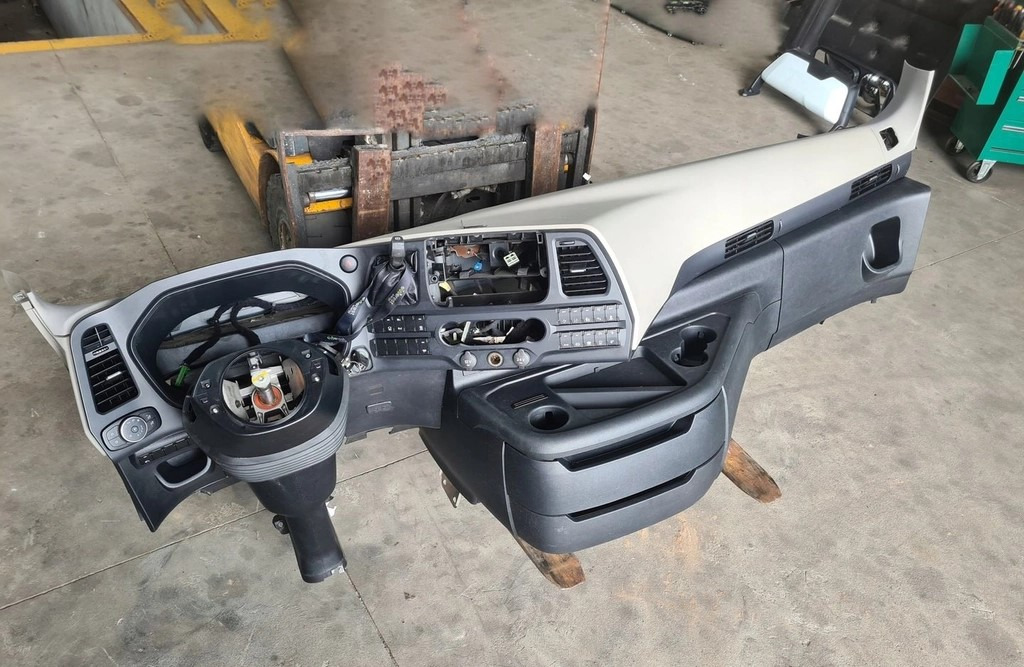 KONSOLA KOMPLETNA KOKPIT DESKA ROZDZIELCZA STELAŻ FORD F-MAX 500 TRUCKS - لوحة القيادة: صور 2 KONSOLA KOMPLETNA KOKPIT DESKA ROZDZIELCZA STELAŻ FORD F-MAX 500 TRUCKS - لوحة القيادة: صور 2