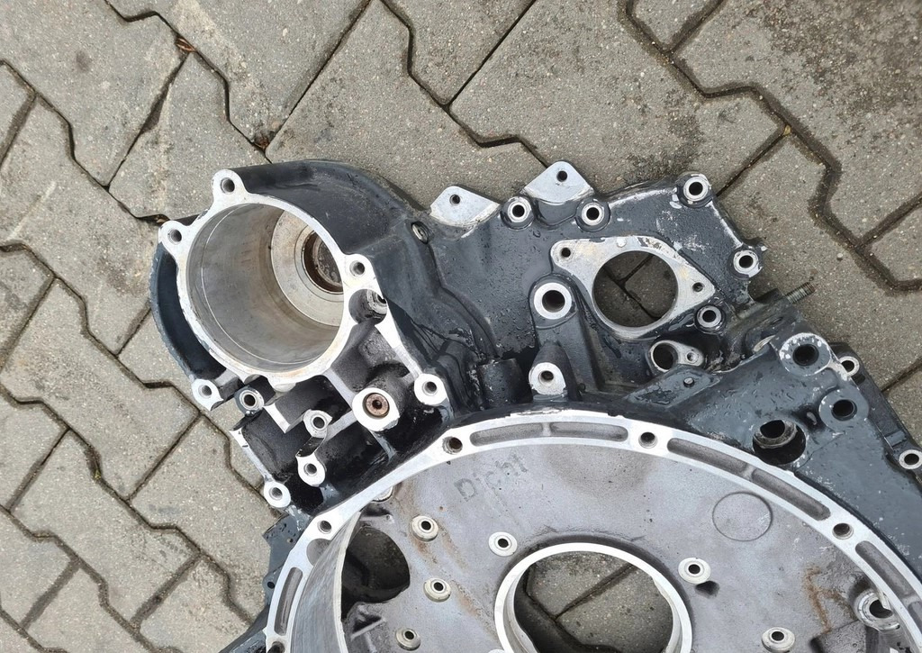 OBUDOWA SPRZĘGŁA KOŁA ZAMACHOWEGO VOLVO FL FE D7 RENAULT PREMIUM MIDLUM DXI 04905439 1445758 - القابض و قطع الغيار: صور 4 OBUDOWA SPRZĘGŁA KOŁA ZAMACHOWEGO VOLVO FL FE D7 RENAULT PREMIUM MIDLUM DXI 04905439 1445758 - القابض و قطع الغيار: صور 4