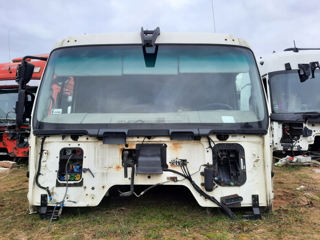 RENAULT KABINA NISKA RENAULT PREMIUM 460 DXI AUTOMAT LIFT - الكبائن - شاحنة: صور 2 RENAULT KABINA NISKA RENAULT PREMIUM 460 DXI AUTOMAT LIFT - الكبائن - شاحنة: صور 2