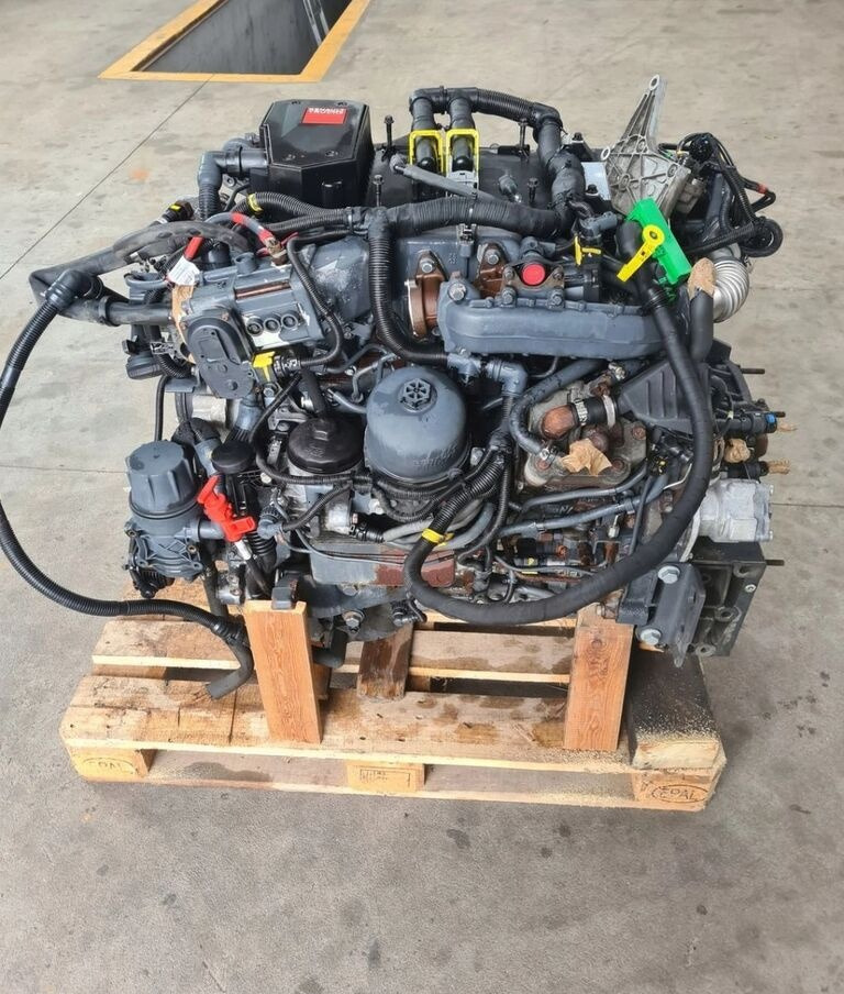 المحرك - شاحنة Renault D12 240 DTI5   Renault D12 GAMA D: صور 7