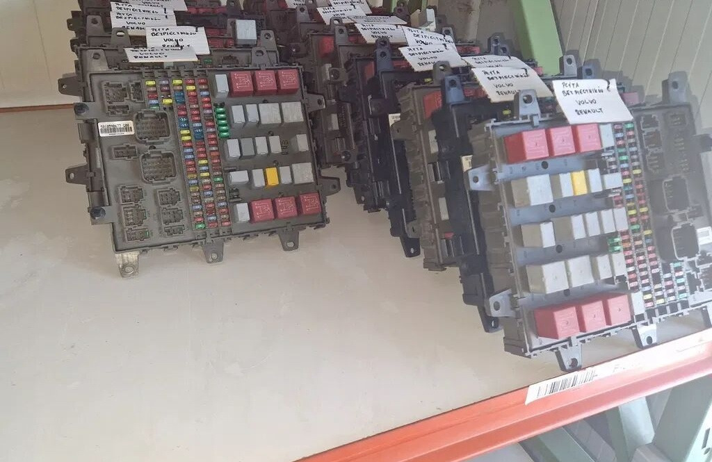 Renault OE Renault RENAULT MIDLUM DXI VOLVO FL FE KERAX truck - مصهر - شاحنة: صور 1 Renault OE Renault RENAULT MIDLUM DXI VOLVO FL FE KERAX truck - مصهر - شاحنة: صور 1