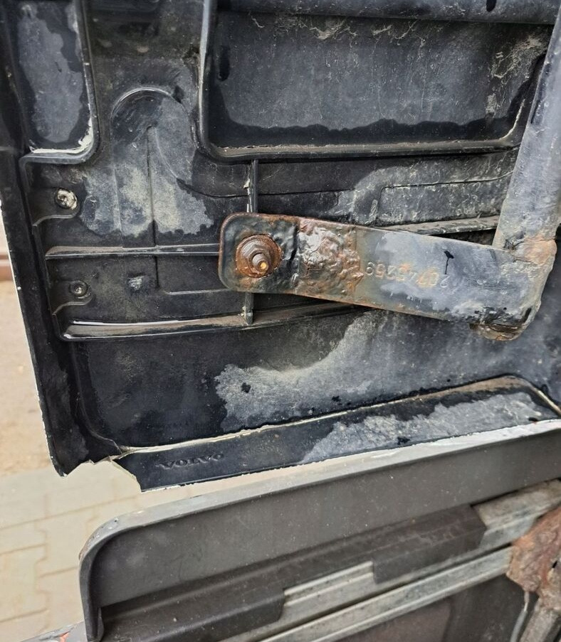 SPOILERY OWIEWKI KABINY KOMPLET VOLVO FH 12 13 XL - الديناميكا الهوائية / المفسدين - شاحنة: صور 2 SPOILERY OWIEWKI KABINY KOMPLET VOLVO FH 12 13 XL - الديناميكا الهوائية / المفسدين - شاحنة: صور 2