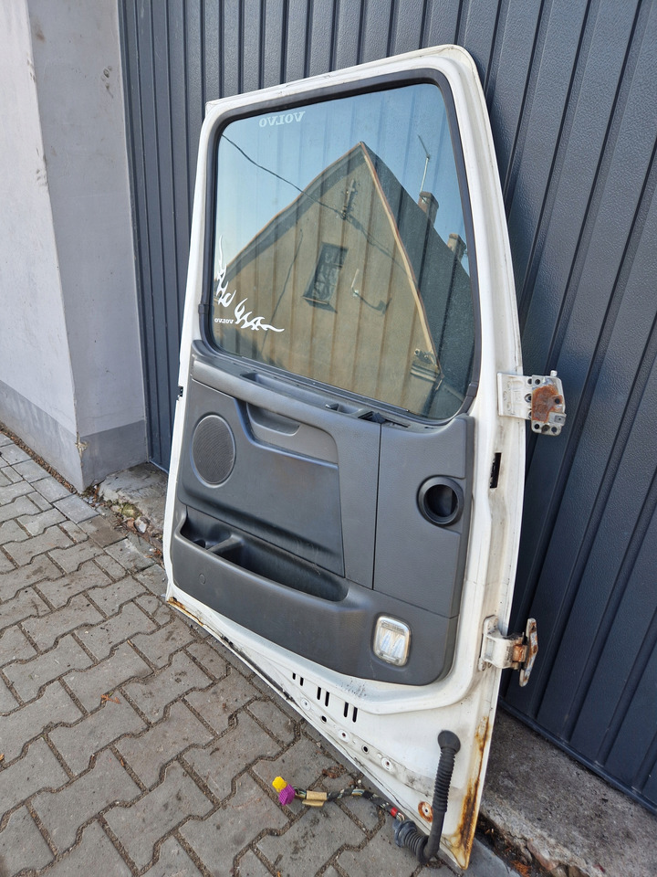 VOLVO DRZWI KOMPLETNE LEWE VOLVO FH 13 LIFT - باب و قطع الغيار - شاحنة: صور 4 VOLVO DRZWI KOMPLETNE LEWE VOLVO FH 13 LIFT - باب و قطع الغيار - شاحنة: صور 4
