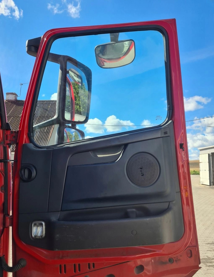VOLVO DRZWI KOMPLETNE PRAWE VOLVO FH 13 LIFT EURO 5 - باب و قطع الغيار - شاحنة: صور 4 VOLVO DRZWI KOMPLETNE PRAWE VOLVO FH 13 LIFT EURO 5 - باب و قطع الغيار - شاحنة: صور 4