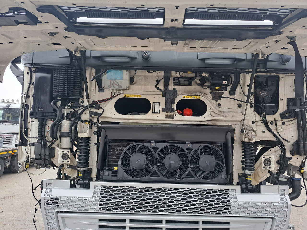 VOLVO GOŁY SZKIELET VOLVO FH 4 EURO 6 XL - الكبائن - شاحنة: صور 5 VOLVO GOŁY SZKIELET VOLVO FH 4 EURO 6 XL - الكبائن - شاحنة: صور 5