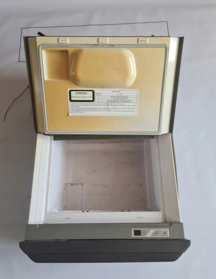 VOLVO LODÓWKA CHŁODZIARKA VOLVO FH 13 LIFT - الكابينة والداخلية - شاحنة: صور 5 VOLVO LODÓWKA CHŁODZIARKA VOLVO FH 13 LIFT - الكابينة والداخلية - شاحنة: صور 5