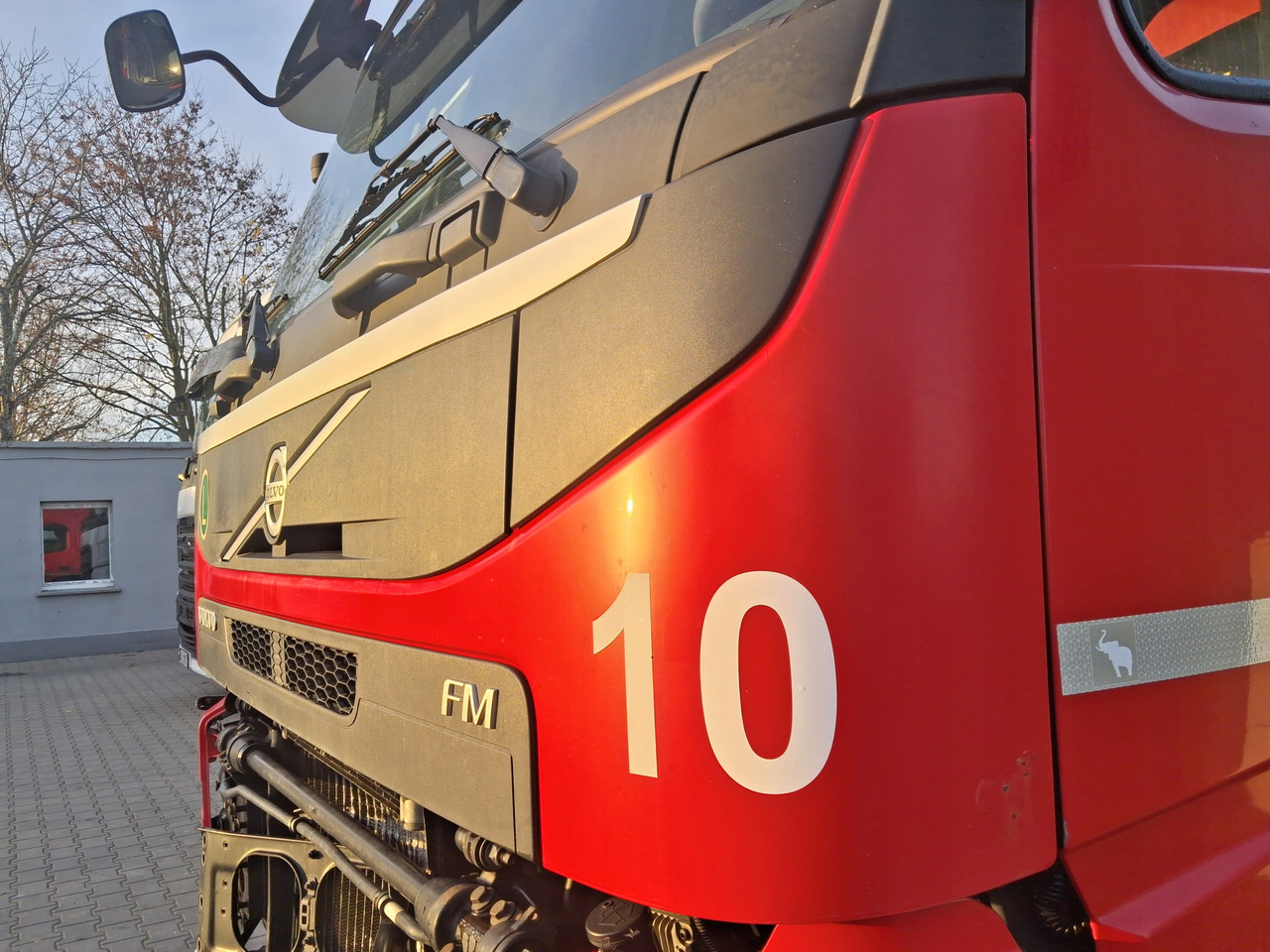 VOLVO MASKA KOMPLETNA GÓRNA ATRAPA KABINY VOLVO FM 4 FMX EURO 6 - هود - شاحنة: صور 2 VOLVO MASKA KOMPLETNA GÓRNA ATRAPA KABINY VOLVO FM 4 FMX EURO 6 - هود - شاحنة: صور 2