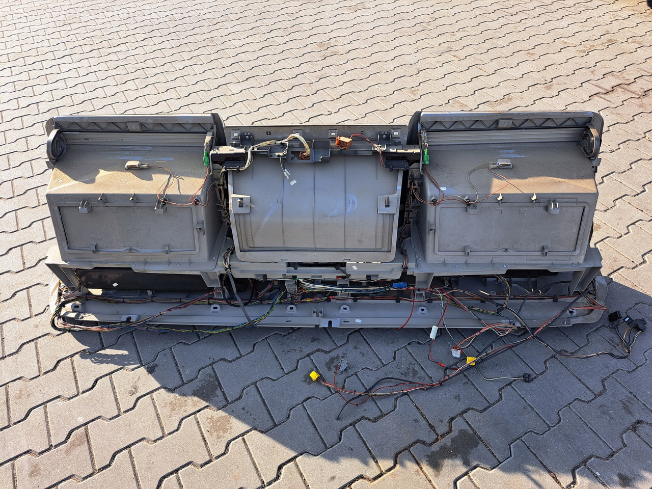 VOLVO PÓŁKA KONSOLA GÓRNA SCHOWEK VOLVO FM FH 13 LIFT GLOBETROTTER - لوحة القيادة - شاحنة: صور 5 VOLVO PÓŁKA KONSOLA GÓRNA SCHOWEK VOLVO FM FH 13 LIFT GLOBETROTTER - لوحة القيادة - شاحنة: صور 5