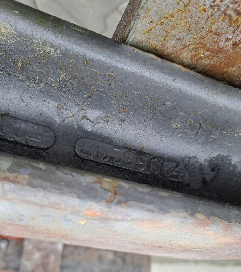 Volvo BELKA OŚ PRZEDNIA ZWROTNICE VOLVO FH FM 12 13 - المحور و قطع الغيار - شاحنة: صور 4 Volvo BELKA OŚ PRZEDNIA ZWROTNICE VOLVO FH FM 12 13 - المحور و قطع الغيار - شاحنة: صور 4