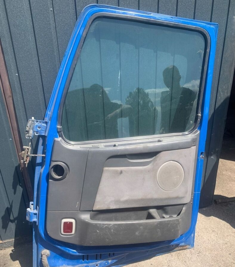 Volvo FH 12 13 - باب و قطع الغيار - شاحنة: صور 4 Volvo FH 12 13 - باب و قطع الغيار - شاحنة: صور 4