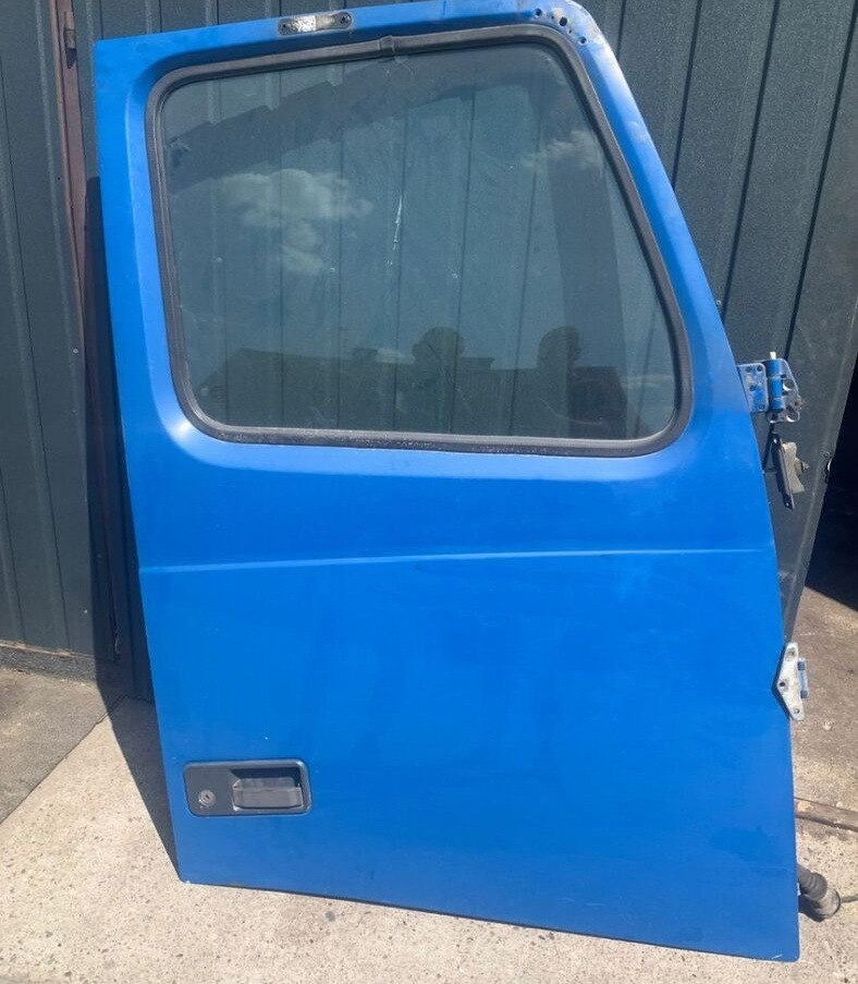 Volvo FH 12 13 - باب و قطع الغيار - شاحنة: صور 1 Volvo FH 12 13 - باب و قطع الغيار - شاحنة: صور 1