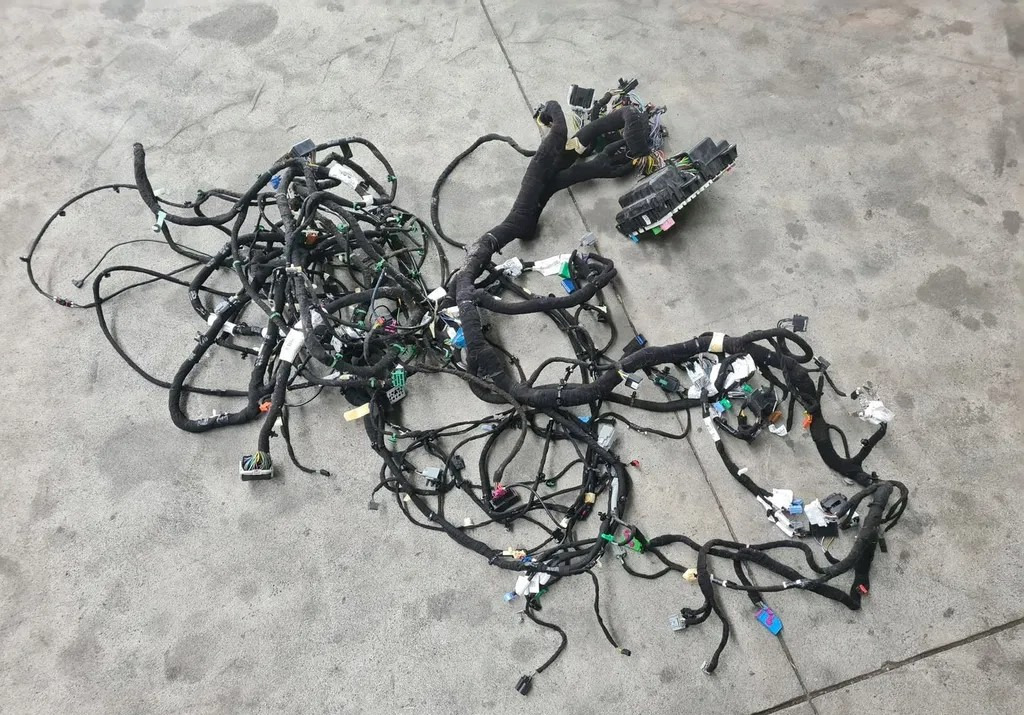 WIĄZKA INSTALACJA KABINY KONSOLI DESKI ROZDZIELCZEJ FORD F-MAX 500 TRUCKS - الكابلات / الأسلاك: صور 1 WIĄZKA INSTALACJA KABINY KONSOLI DESKI ROZDZIELCZEJ FORD F-MAX 500 TRUCKS - الكابلات / الأسلاك: صور 1