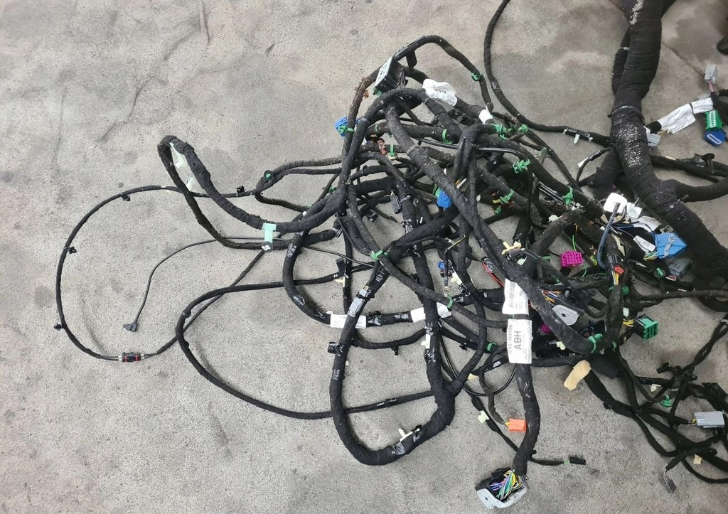 WIĄZKA INSTALACJA KABINY KONSOLI DESKI ROZDZIELCZEJ FORD F-MAX 500 TRUCKS - الكابلات / الأسلاك: صور 3 WIĄZKA INSTALACJA KABINY KONSOLI DESKI ROZDZIELCZEJ FORD F-MAX 500 TRUCKS - الكابلات / الأسلاك: صور 3