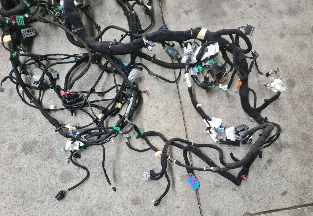 WIĄZKA INSTALACJA KABINY KONSOLI DESKI ROZDZIELCZEJ FORD F-MAX 500 TRUCKS - الكابلات / الأسلاك: صور 2 WIĄZKA INSTALACJA KABINY KONSOLI DESKI ROZDZIELCZEJ FORD F-MAX 500 TRUCKS - الكابلات / الأسلاك: صور 2