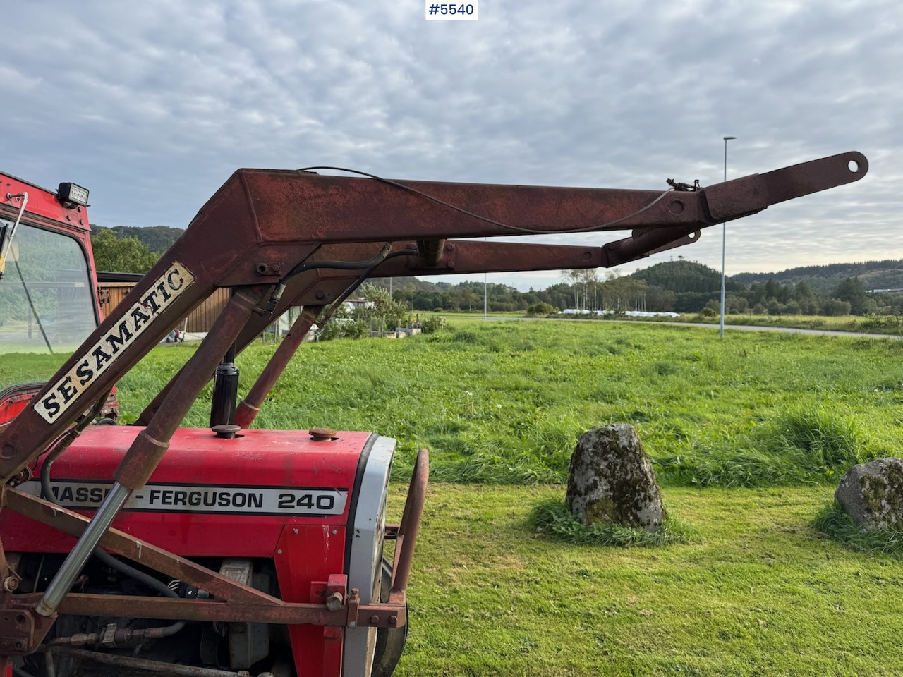 جرار 1982 Massey Ferguson 235 w/front loader.: صور 9