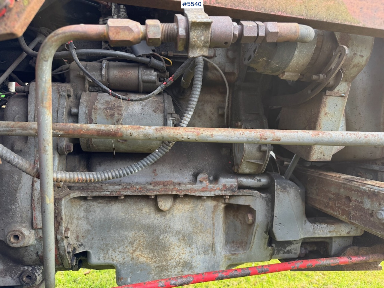 جرار 1982 Massey Ferguson 235 w/front loader.: صور 19