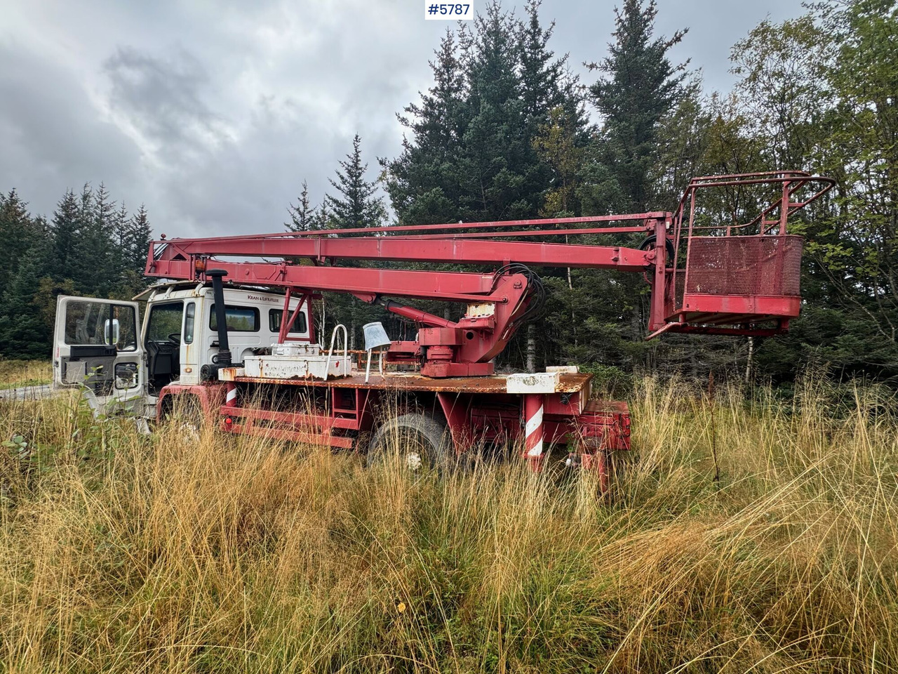 1986 Volvo FL614 with Lift. SEE VIDEO! - مصاعد الازدهار محمولة على شاحنة: صور 4 1986 Volvo FL614 with Lift. SEE VIDEO! - مصاعد الازدهار محمولة على شاحنة: صور 4