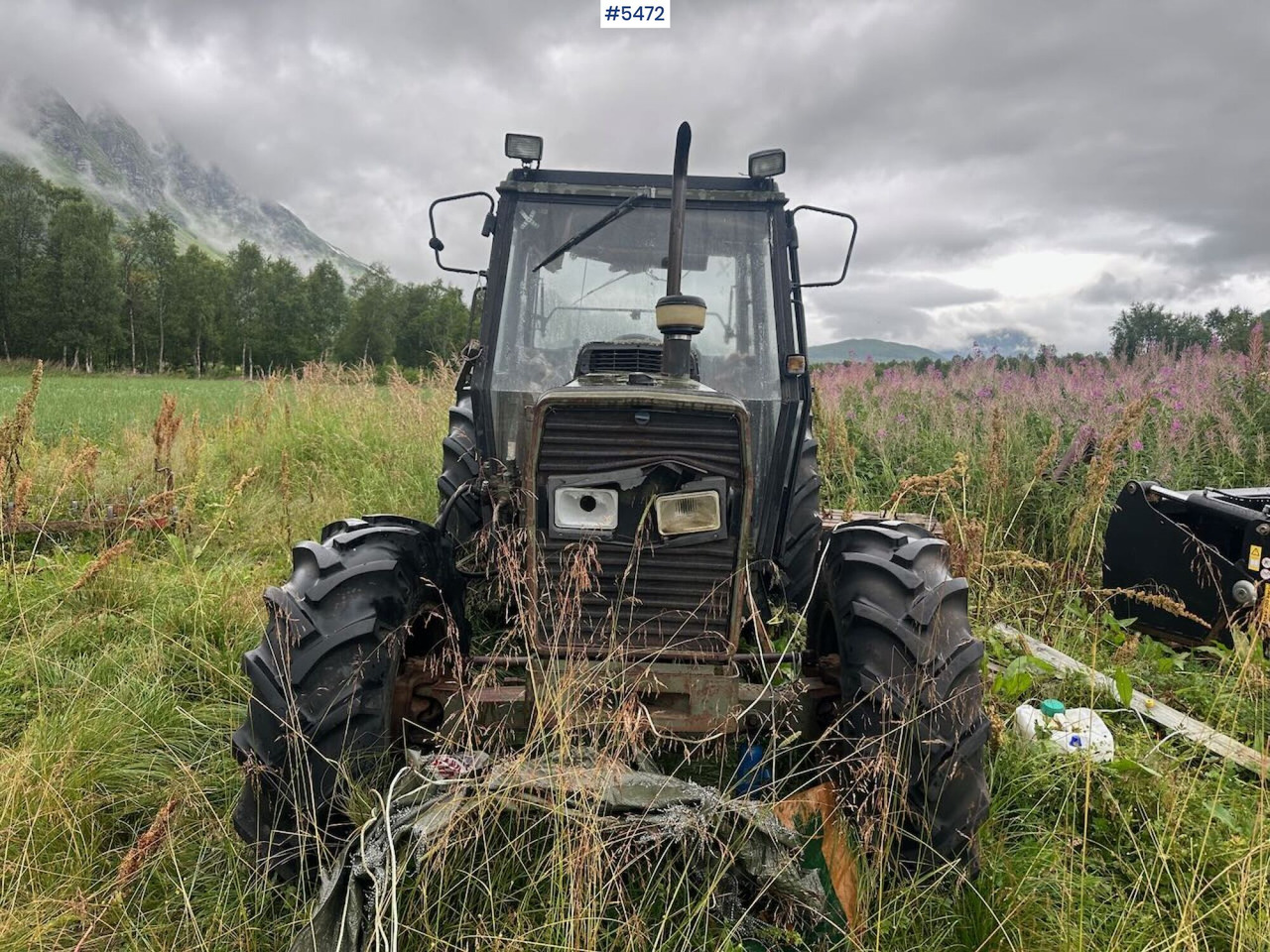 1988 Massey-Ferguson 375 tractor w/ front loader, earthmoving bucket and snow bucket. - جرار: صور 2 1988 Massey-Ferguson 375 tractor w/ front loader, earthmoving bucket and snow bucket. - جرار: صور 2