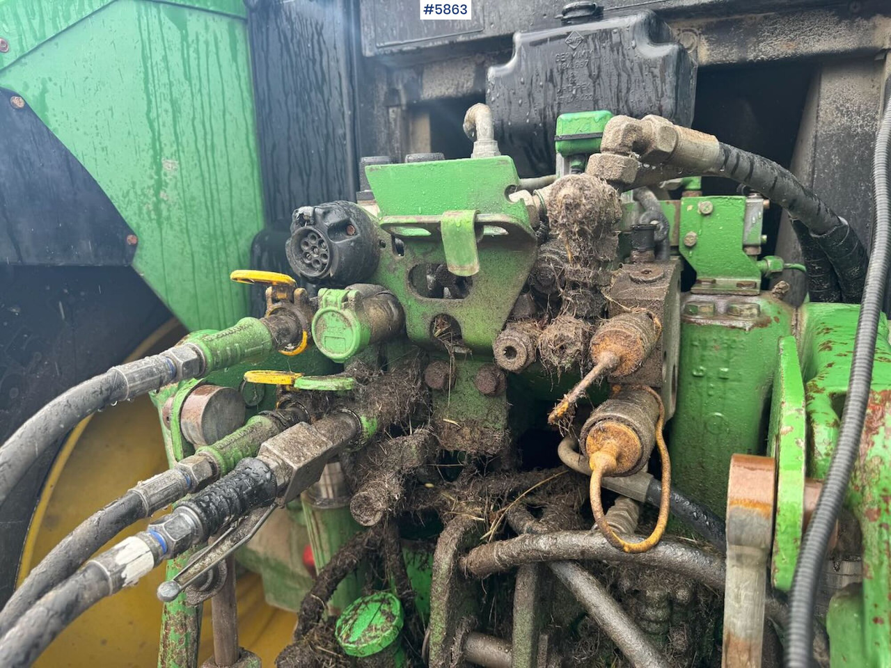 جرار 1996 John Deere 6400 4x4 w/ front loader.: صور 20 جرار 1996 John Deere 6400 4x4 w/ front loader.: صور 20