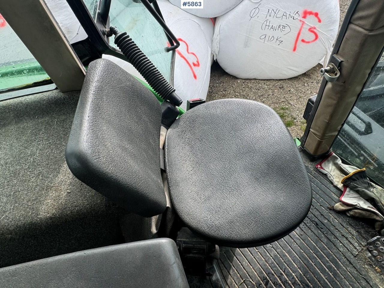 جرار 1996 John Deere 6400 4x4 w/ front loader.: صور 12 جرار 1996 John Deere 6400 4x4 w/ front loader.: صور 12